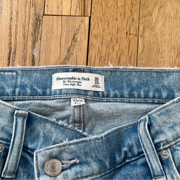 Abercrombie & Fitch Curve Love The ‘90s Straight Light Blue Straight Leg Jeans - Picture 5 of 10